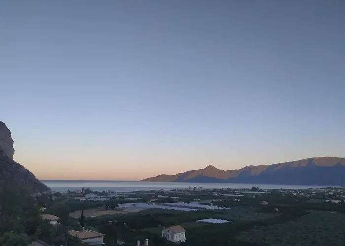 West Red Rock And View Maisonette * Leonídion