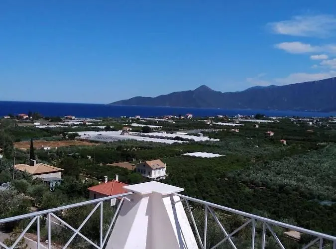 Апартаменты West Red Rock And View Maisonette Леонидион