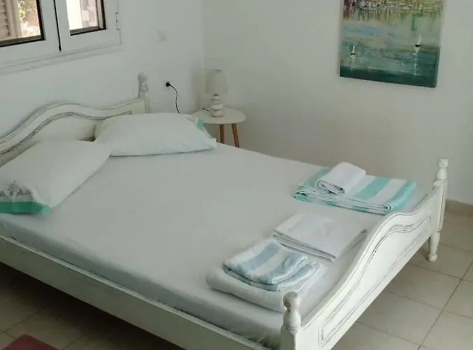 Апартаменты West Red Rock And View Maisonette Леонидион